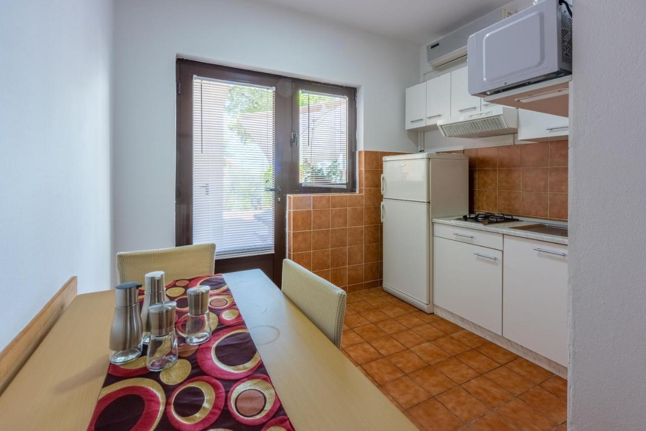 Apartments Lilin Цриквеница Экстерьер фото