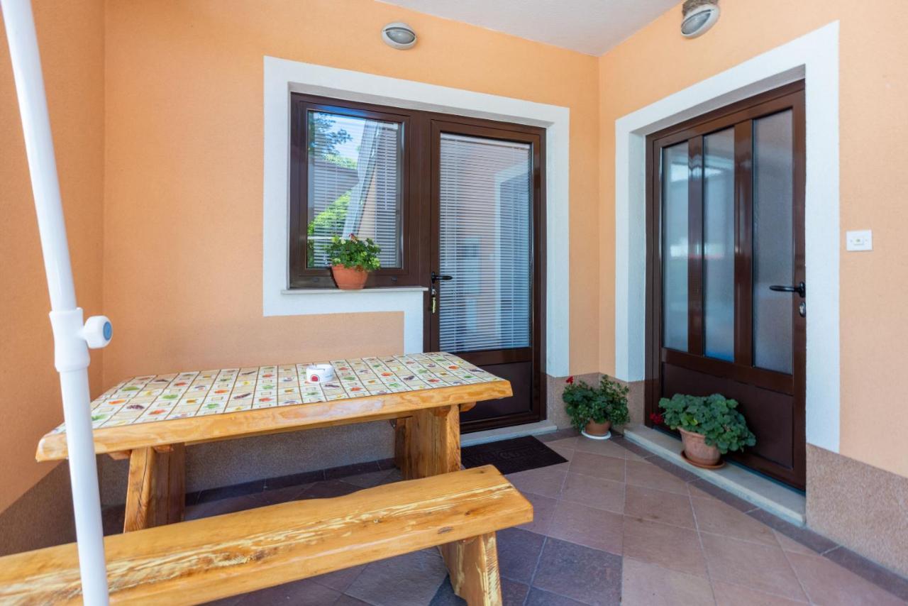 Apartments Lilin Цриквеница Экстерьер фото