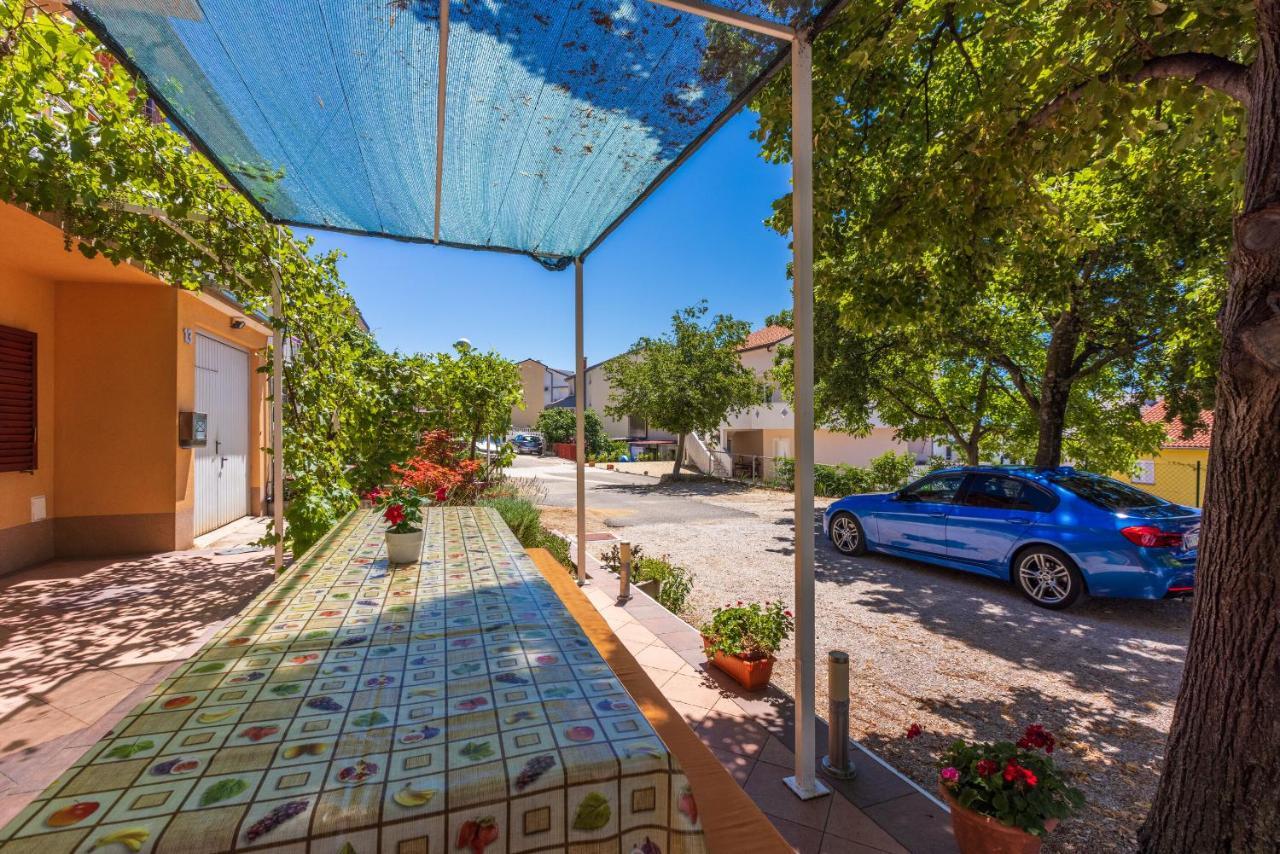 Apartments Lilin Цриквеница Экстерьер фото